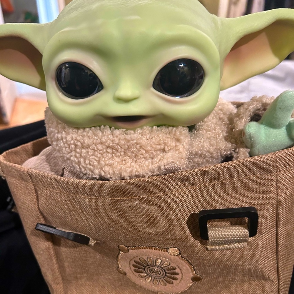 Star Wars The Mandalorian Child In the Bag Toy